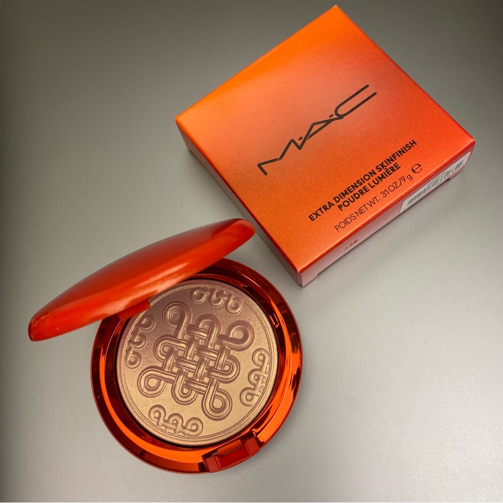 MAC “Beaming Blush” Extra Dimension Skinfinish